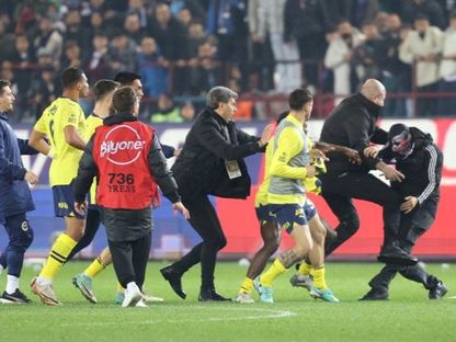 فنربخشة يفكّر بالانسحاب من الدوري التركي بعد الاعتداء على لاعبيه