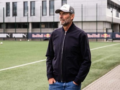 يورغن كلوب خلال زيارته لمقر لايبزيغ - 21 أبريل 2025 - rbleipzig.com