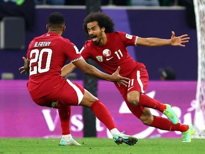 أكرم عفيف لاعب منتخب قطر يحتفل بهدفه بمواجهة إيران في نصف نهائي كأس آسيا - 7 فبراير 2024 - REUTERS