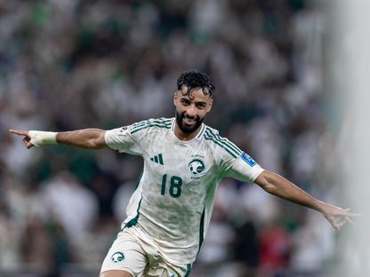 احتفال صالح أبو الشامات جناح السعودية بتسجيل هدف في مرمى إندونيسيا بملحق تصفيات كأس العالم 2026 - 8 أكتوبر 2025 - X/@SaudiNT