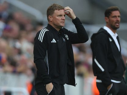 مدرب نيوكاسل يونايتد إيدي هاو خلال مباراة ودية ضد إسبانيول - 8 أغسطس 2025 - Reuters