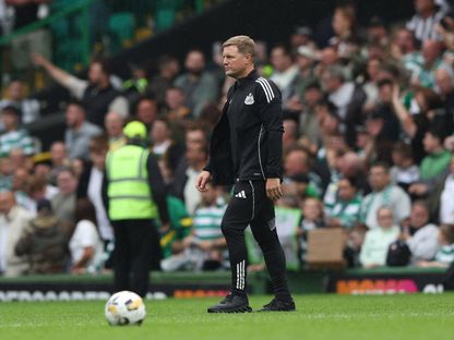 مدرب نيوكاسل يونايتد إيدي هاو بعد مباراة ودية ضد سلتيك - 19 يوليو 2025 - Reuters