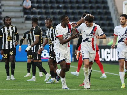 لوكاس بيرالدو يحتفل بهدفه في مباراة آنجيه وباريس سان جيرمان بالدوري الفرنسي - 25 أبريل 2026 - Reuters