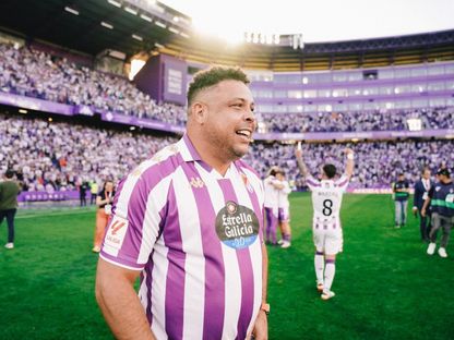 رونالدو نازاريو رئيس ومالك نادي بلد الوليد أثناء احتفالات التأهل للدرجة الأولى بالدوري الإسباني - 27 مايو 2024 - X@Ronaldo