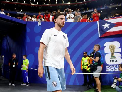 ديكلان رايس لاعب منتخب إنجلترا يدخل أرضية استاد أتلانتا قبل مواجهة الكونغو الديمقراطية في كأس العالم - 1 يوليو 2026 - Reuters
