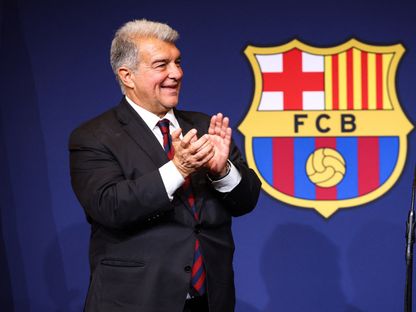 جوان لابورتا يحتفل بفوزه بعد إعادة انتخابه رئيساً لنادي برشلونة - 16 مارس 2026 - Reuters