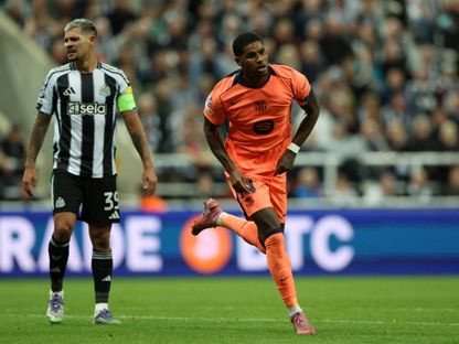 ماركوس راشفورد يحتفل بهدفه مع برشلونة في مرمى نيوكاسل بدوري أبطال أوروبا - 18 سبتمبر 2025 - Reuters