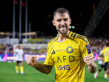 الإسباني إنييغو مارتينيز مدافع النصر السعودي يحتفل بالفوز على الاتحاد في نصف نهائي كأس السوبر السعودي - 19 أغسطس 2025 - X/@AlNassrFC