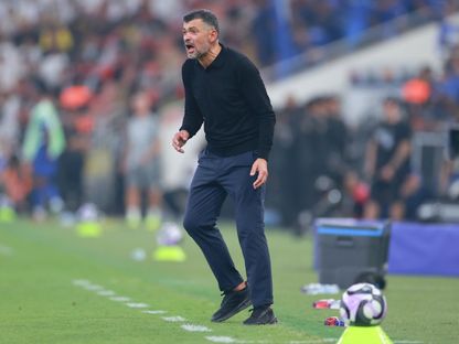 سيرجيو كونسيساو مدرب الاتحاد خلال مباراة الهلال بالدوري السعودي - 24 أكتوبر 2025 - X/@aawsat_spt