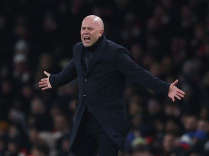 غضب آرني سلوت مدرب ليفربول خلال المواجهة أمام أرسنال في الدوري الإنجليزي الممتاز - 9 يناير 2026 - Reuters