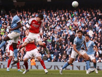 كاي هافيرتز لاعب أرسنال يسدد الكرة برأسه خلال مواجهة مانشستر سيتي بالدوري الإنجليزي الممتاز - 19 أبريل 2026 - REUTERS