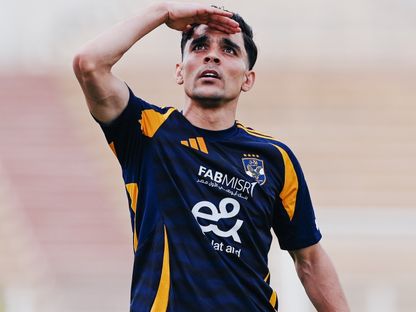 أشرف بن شرقي مهاجم الأهلي يحتفل بهدفه في مرمى سيراميكا كليوباترا في الدوري المصري - 13 مايو 2025 - X/@AlAhly