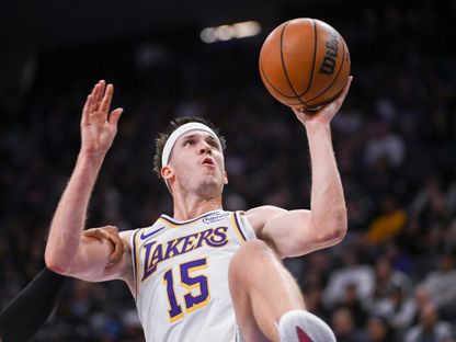 أوستن ريفز لاعب لوس أنجلوس ليكرز بمواجهة سكرامنتو كينغز في دوري السلة الأميركي للمحترفين - 26 أكتوبر 2025 - Reuters