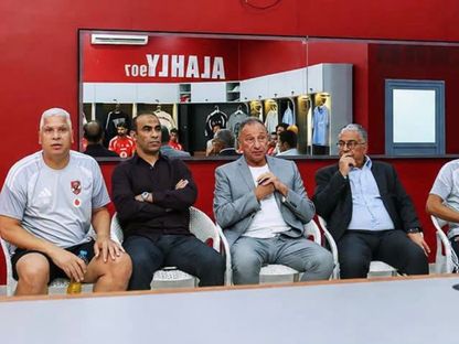 محمود الخطيب ووائل جمعة وسيد عبد الحفيظ يجتمعون بالمدرب المغربي الحسين عموتة - Ahly/facebook