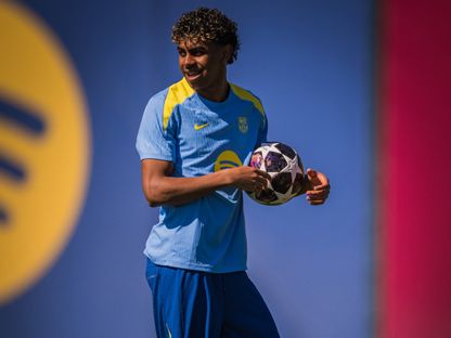 لامين يامال لاعب برشلونة في حصة تدريبية قبل مواجهة نيوكاسل في إياب ثمن نهائي دوري أبطال أوروبا - 17 مارس 2026 - X/@FCBarcelona