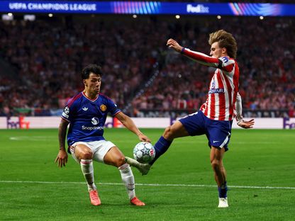 ليساندرو مارتينيز (يسار) خلال مباراة بين مانشستر يونايتد وأتلتيكو مدريد في دوري أبطال أوروبا - 13 أكتوبر 2026 - REUTERS
