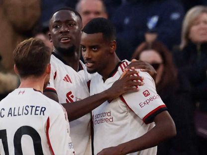 إيزاك يقلل من فرحة "كسر الصيام" ويحتفي بعودة ليفربول للانتصارات