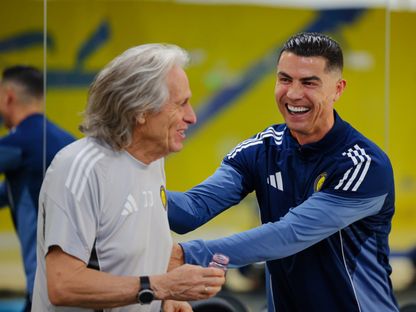 كريستيانو رونالدو نجم نادي النصر وجورجي جيسوس مدرب الفريق في جلسة تدريبية - 31 مارس 2026 - X/@AlNassrFC