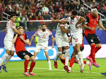 يزن أبو العرب مدافع الأردن يسجل هدفاً عكسياً في شباك بلاده خلال مواجهة النمسا بكأس العالم - 17 يونيو 2026 - REUTERS