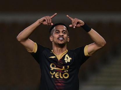 عبد العزيز نور لاعب الوحدة يحتفل بتسجيل هدف في مرمى الفتح بدوري روشن السعودي - 10 مايو 2025 - X/@aawsat_spt