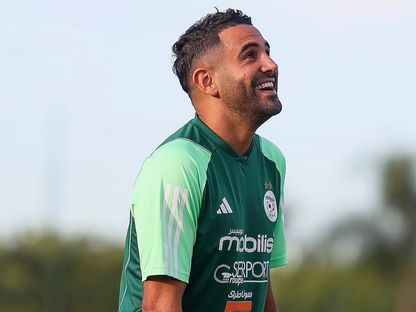 رياض محرز نجم الجزائري في حصة تدريبية قبل مواجهة الصومال بتصفيات كأس العالم 2026 - 7 أكتوبر 2025 - FB/@Équipe d'Algérie de football