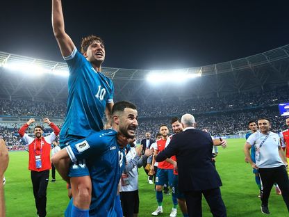 خلال احتفال لاعبي العراق بالتأهل للملحق العالمي بعد الفوز على الإمارات - 18 نوفمبر 2025 - FB/@Iraq National Team