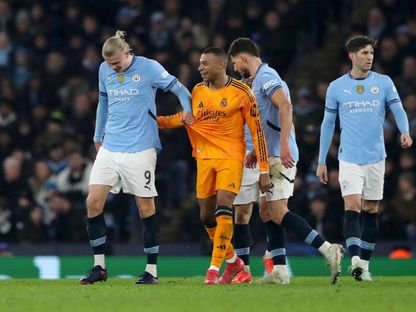 كيليان مبابي وإيرلينغ هالاند خلال مباراة بين مانشستر سيتي وريال مدريد في دوري أبطال أوروبا - 11 فبراير 2025 - REUTERS