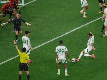 هدف رياض محرز في مباراة الريان والأهلي بدوري أبطال آسيا 4-3-2025 - ALAHLI_FC/x