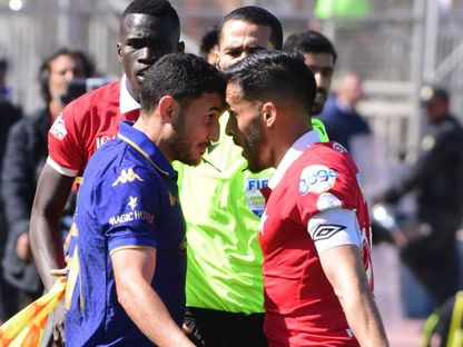 مواجهة بين وجدي كشريدة لاعب النجم الساحلي وشهاب الجبالي لاعب الترجي الرياضي في كلاسيكو الفريقين بالدوري التونسي - 4 أبريل 2026 - X/@Etoile Sportive du Sahel