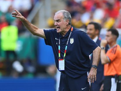 مدرب أوروغواي مارسيلو بيلسا خلال مباراة ضد إسبانيا بكأس العالم - 26 يونيو 2026 - REUTERS