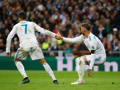 كريستيانو رونالدو مع سيرجيو راموس خلال مباراة ريال مدريد وبايرن ميونيخ في دوري أبطال أوروبا - 1 مايو 2018 - Reuters