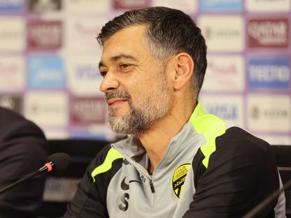سيرجيو كونسيساو مدرب الاتحاد خلال مؤتمر صحافي - 9 فبراير 2026 - X/@ittihad