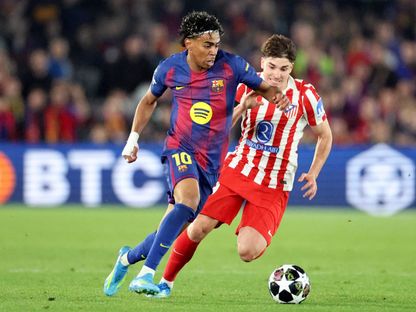لامين يامال وجوليان ألفاريز خلال مباراة برشلونة وأتلتيكو مدريد بدوري أبطال أوروبا - 12 أبريل 2026 - Reuters