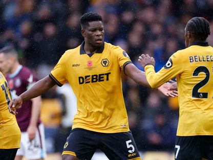 الدولي الزيمبابوي مارشال مونيتسي لاعب ولفرهامبتون الإنجليزي - 26 أكتوبر 2025 - REUTERS