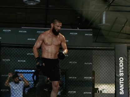 حمزة شيماييف خلال التدريبات استعداداً للنزال ضد دريكيس دو بليسيس - 7 أغسطس 2025 - X/@KChimaev