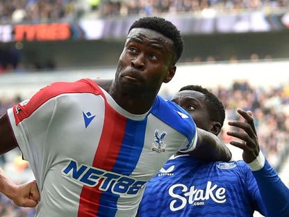 مارك غويهي في مباراة كريستال بالاس وإيفرتون بالدوري الإنجليزي - 5 أكتوبر 2025 - Reuters