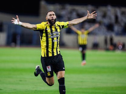 كريم بنزيما نجم الاتحاد يحتفل بتسجيل هدف في مرمى الأخدود بالدوري السعودي - 3 أكتوبر 2024 - X/@ittihad