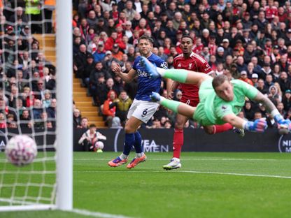 رايان غرافينبيرخ يسجل هدف ليفربول الأول ضد إيفرتون - 20 سبتمبر 2025 - Reuters