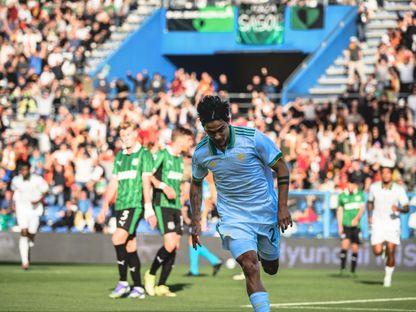 احتفال باولو ديبالا نجم روما بتسجيل هدف في مرمى ساسولو بالدوري الإيطالي  - 26 أكتوبر 2025 - X/@OfficialASRoma