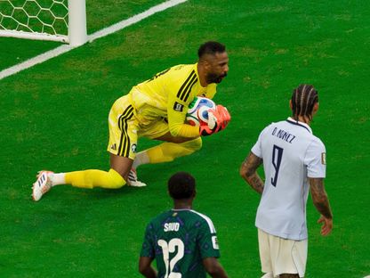محمد العويس حارس السعودية خلال مواجهة أوروغواي في كأس العالم - 15 يونيو 2026 - X/@SaudiNT