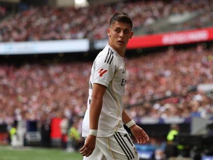 التركي أردا غولر لاعب ريال مدريد خلال مواجهة أتلتيكو مدريد في الدوري الإسباني - 27 سبتمبر 2025 - REUTERS