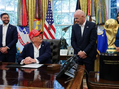 الرئيس الأمريكي ترامب يعلن عن موعد قرعة كأس العالم رفقة رئيس الفيفا إنفانتينو - 22 أغسطس 2025 - Reuters