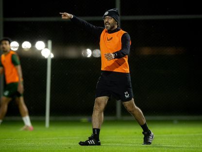 سعد الشهري مدرب الاتفاق خلال تدريب - - X/@Ettifaq