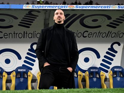 مستشار نادي آي سي ميلان السويدي زلاتان إبراهيموفيتش قبل مباراة فروسينوني في الدوري الإيطالي - 3 فبراير 2024 - Reuters