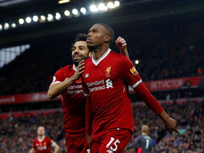 محمد صلاح يحتفل مع دانييل ستوريدج بهدفه مع ليفربول أمام هدرسفيلد بالدوري الإنجليزي - 28 أكتوبر 2017 - Reuters