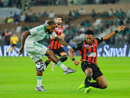 إيفان توني مهاجم الأهلي في مباراة الرياض بالدوري السعودي-30 أكتوبر 2025 - X/@aawsat_spt