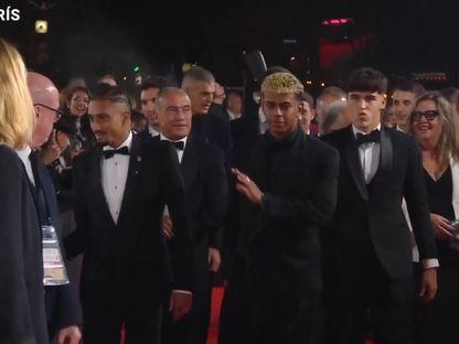 رافينيا ولامين يامال في حفل الكرة الذهبية 22 سبتمبر 2025 - mundodeportivo/x