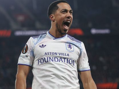 يوري تيليمانس لاعب أستون فيلا يحتفل بعد تسجيله هدفاً في شباك بازل ضمن منافسات الدوري الأوروبي - 11 ديسمبر 2025 - facebook/avfcofficial