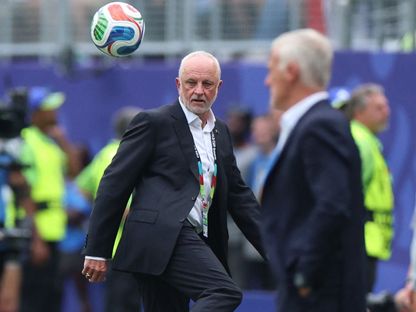 غراهام أرنولد مدرب العراق خلال لقاء فرنسا بكأس العالم - 22 يونيو 2026 - Reuters