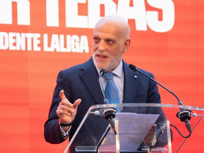 خافيير تيباس خلال احتفال لرابطة الدوري الإسباني - 3 أكتوبر 2025 - X/@Tebasjavier